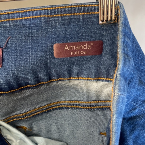 Gloria Vanderbilt-Brand New- Amanda Pull On With Build In Slimming Panel Jeans. - Picture 12 of 12